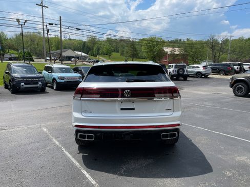 Used 2024 Volkswagen Atlas Cross Sport SEL R-Line AWD/4WD image 6