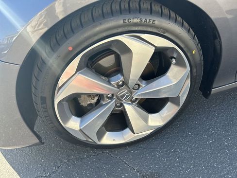 Used 2018 Honda Accord Touring image 10