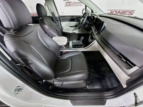 Certified 2024 Kia Carnival EX FWD image 34