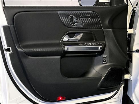 New 2026 Mercedes-Benz GLB 250 4MATIC image 11