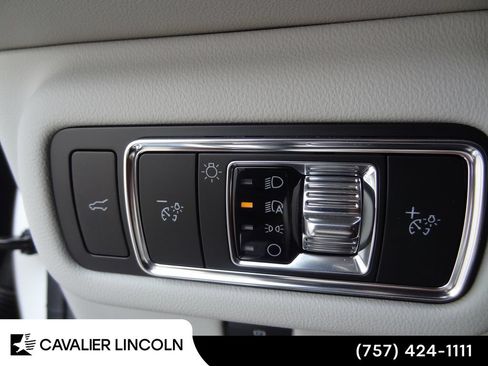 Used 2026 Lincoln Nautilus Premier AWD/4WD image 16