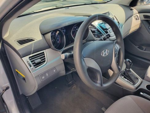 Used 2016 Hyundai Elantra SE image 8