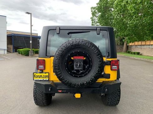 Used 2015 Jeep Wrangler Rubicon w/ Power Convenience Group AWD/4WD image 4