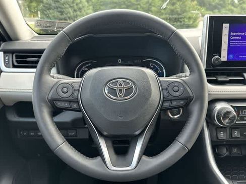 Used 2025 Toyota RAV4 XLE w/ Convenience Package AWD/4WD image 8