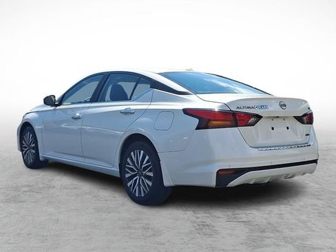 Used 2023 Nissan Altima 2.5 SV AWD/4WD image 4