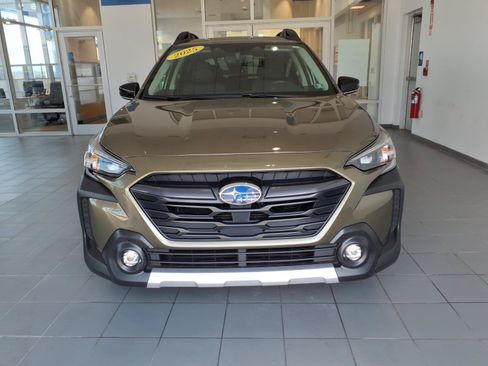 Used 2025 Subaru Outback Limited AWD/4WD image 2