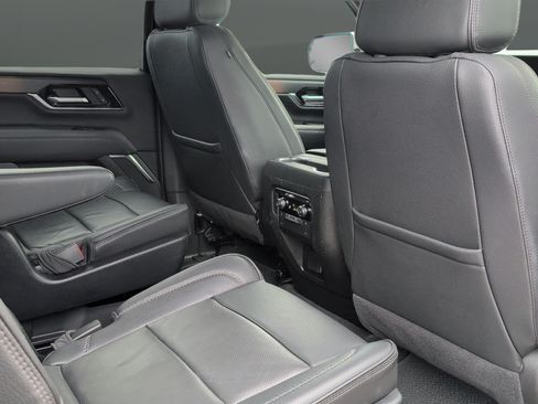 Used 2025 GMC Yukon XL Denali AWD/4WD image 30