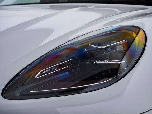 Certified 2025 Porsche Macan image 7