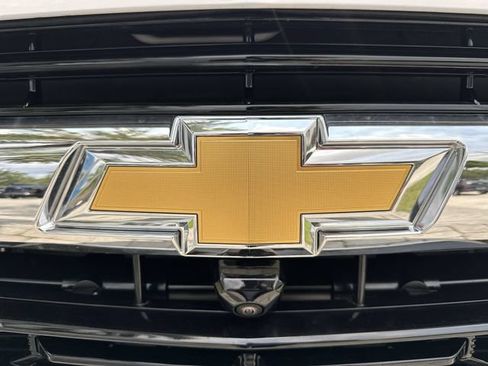 Used 2026 Chevrolet Suburban LS RWD image 10