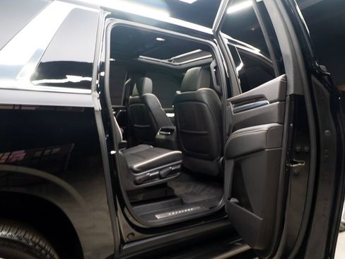Used 2025 Cadillac Escalade ESV Premium Luxury AWD/4WD image 53