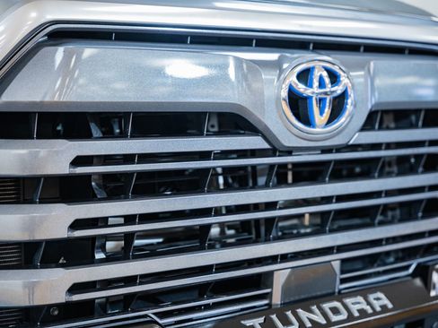 Used 2023 Toyota Tundra Limited w/ Power Package image 11