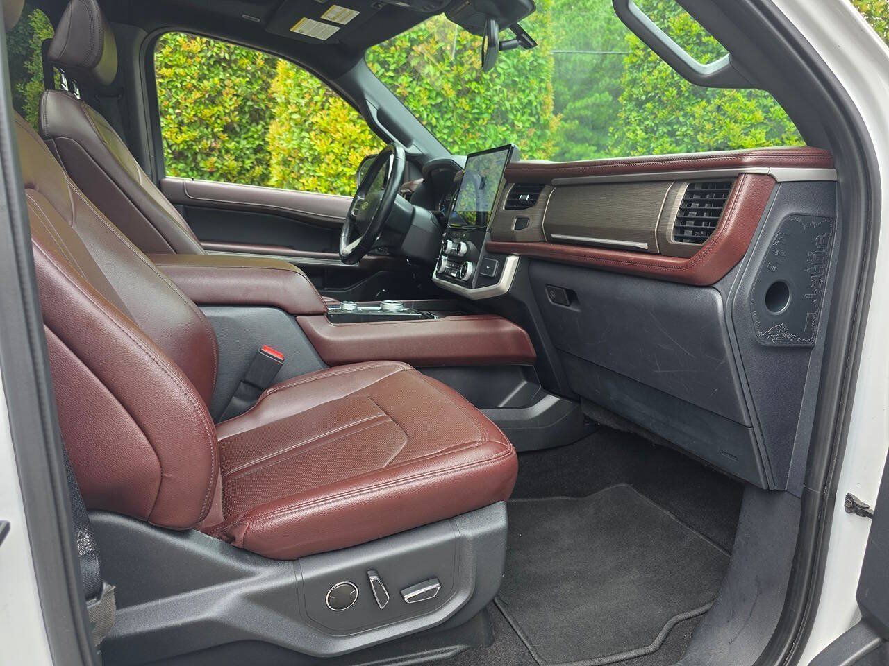 Used 2023 Ford Expedition Limited AWD/4WD image 40