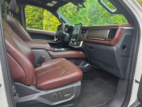 Used 2023 Ford Expedition Limited AWD/4WD image 40