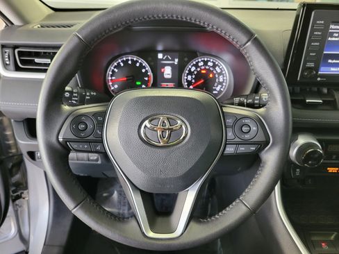 Used 2022 Toyota RAV4 XLE Premium image 21