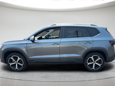 Used 2025 Volkswagen Taos SEL AWD/4WD image 11