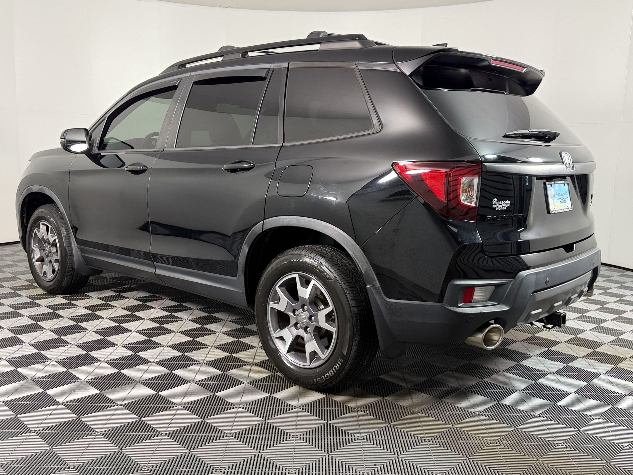 Used 2023 Honda Passport TrailSport image 2