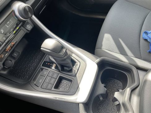 Certified 2021 Toyota RAV4 LE AWD/4WD image 21