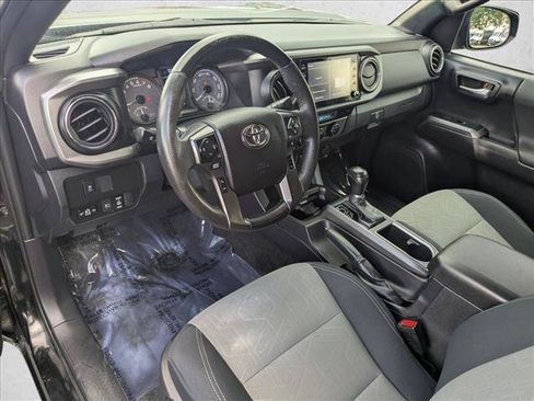 Used 2021 Toyota Tacoma TRD Off-Road w/ Technology Package AWD/4WD image 9