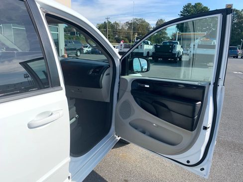 Used 2017 Dodge Grand Caravan SE w/ Power Window Group image 19