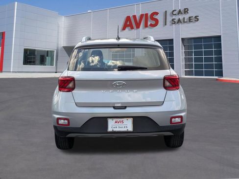 Used 2025 Hyundai Venue SEL FWD image 7