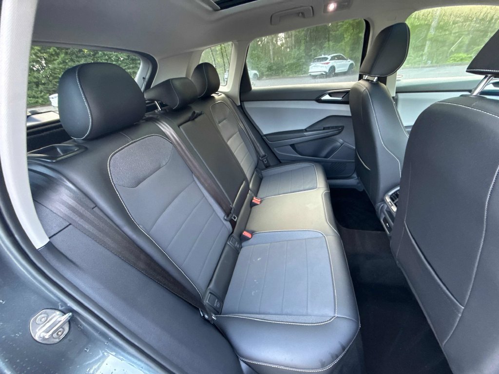 Used 2023 Volkswagen Taos SE w/ Panoramic Sunroof Package FWD image 29
