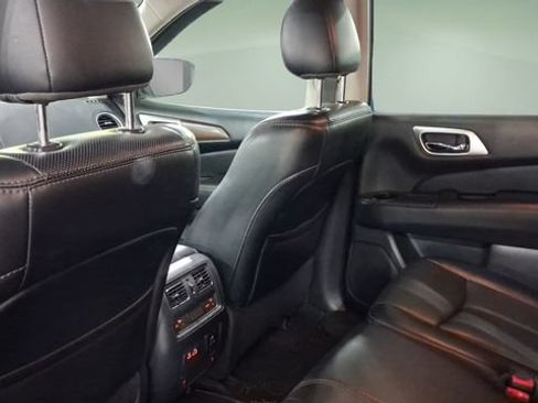 Used 2020 Nissan Pathfinder Platinum FWD image 25