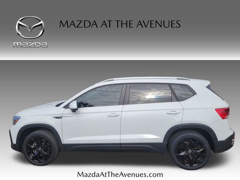 Used 2023 Volkswagen Taos SE w/ Panoramic Sunroof Package image 19