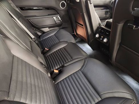 Used 2025 Land Rover Discovery S image 30