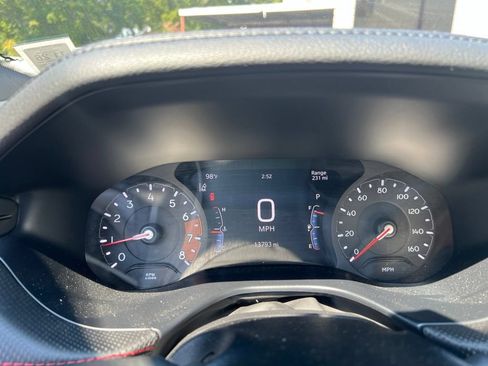 Used 2025 Jeep Compass Trailhawk AWD/4WD image 3