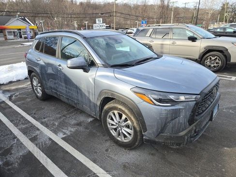 Used 2023 Toyota Corolla Cross LE image 6