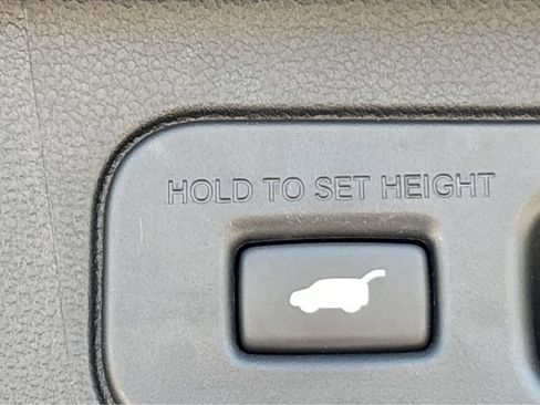 Used 2025 Honda Pilot EX-L image 18