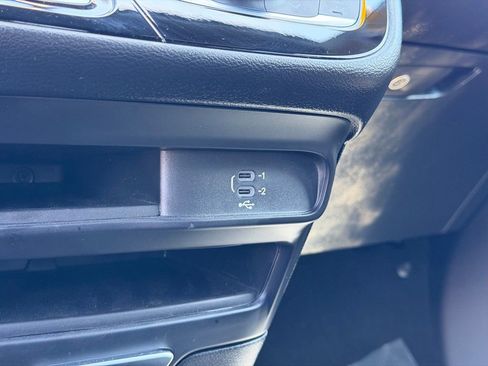 Used 2026 Chrysler Pacifica Select FWD image 35