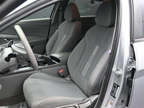 Used 2021 Hyundai Elantra SEL image 9