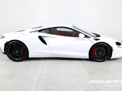 Used 2025 McLaren Artura RWD image 10