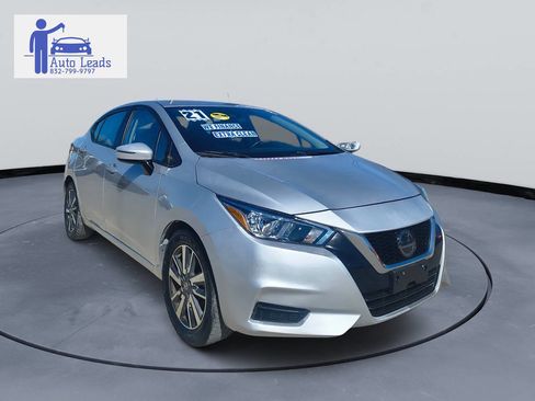 Used 2021 Nissan Versa SV image 2