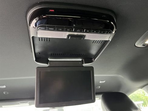 Used 2020 Chrysler Pacifica Touring-L w/ Advanced Safetytec Group FWD image 31