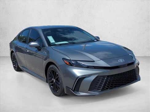 Used 2026 Toyota Camry SE FWD image 3
