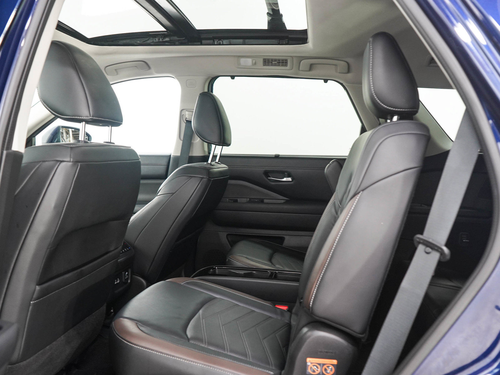 Used 2022 Nissan Pathfinder Platinum AWD/4WD image 15