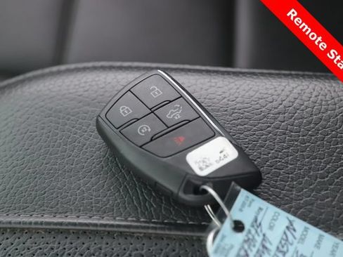 Used 2022 GMC Sierra 1500 Denali AWD/4WD image 3