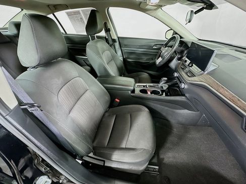 Used 2024 Nissan Altima 2.5 SV w/ SV Premium Package image 37