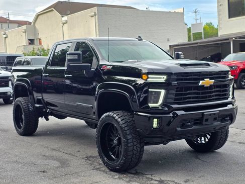 Used 2024 Chevrolet Silverado 2500 Custom w/ Custom Value Package AWD/4WD image 9