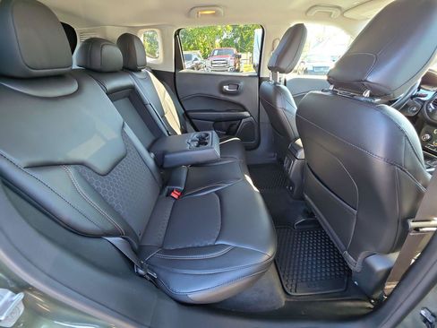 Used 2018 Jeep Compass Latitude w/ Safe & Security Group AWD/4WD image 7