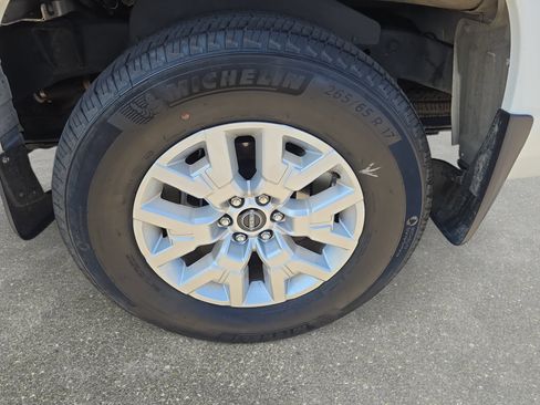 Used 2024 Nissan Frontier SV w/ SV Convenience Package RWD image 30