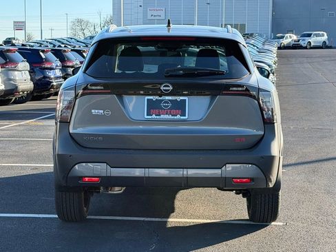 New 2026 Nissan Kicks SR FWD image 5