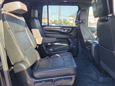 Certified 2023 Chevrolet Suburban RST w/ Sport Performance Package image 28