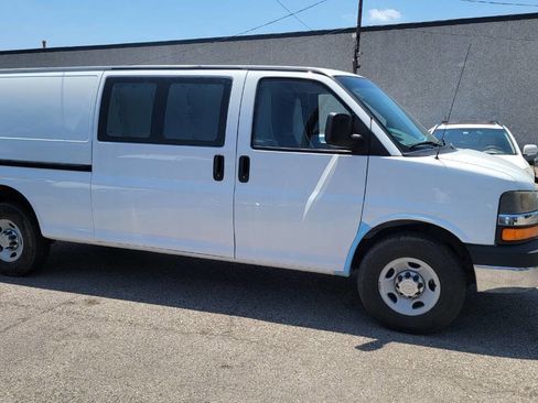 Used 2014 Chevrolet Express 3500 Extended image 4