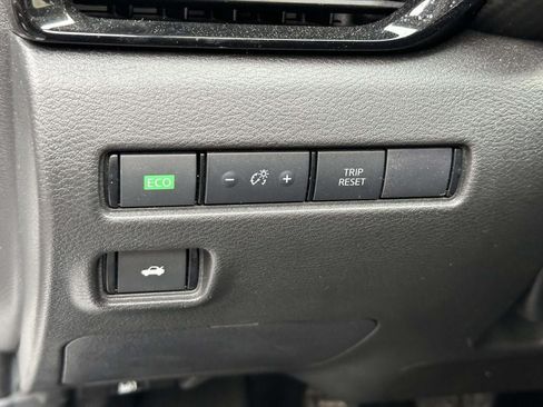 Used 2024 Nissan Sentra SV FWD image 18
