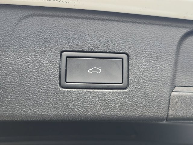 Used 2024 Volkswagen Atlas SE w/ Panoramic Sunroof Package FWD image 27