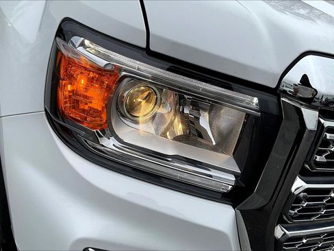 Used 2022 GMC Canyon Denali image 23