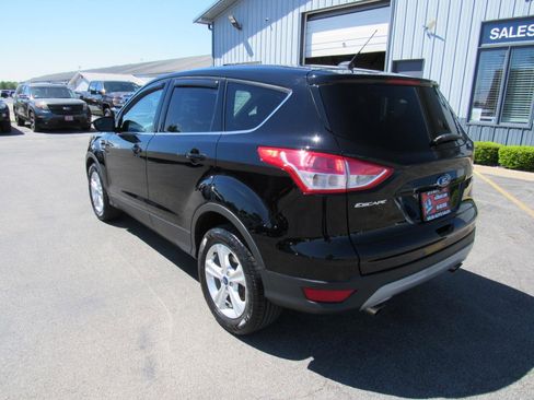 Used 2016 Ford Escape SE w/ SE Cold Weather Package AWD/4WD image 4
